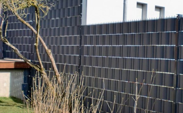 Hillfence privacystroken 19cm hoog en 50 meter lang op rol zwart - Afbeelding 4