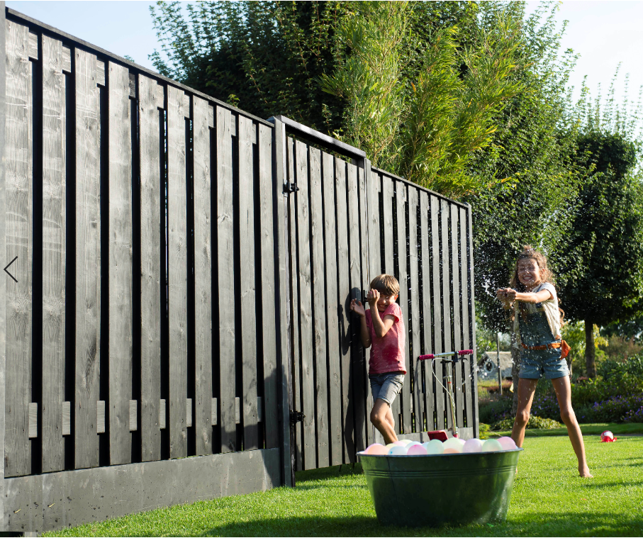 Prematuur evolutie Traditie Douglas tuinscherm 19mm 180x180cm 15 planks zwart gedompeld fijnbezaagd  t.b.v. betonsysteem | Bakker Bouwen & Wonen